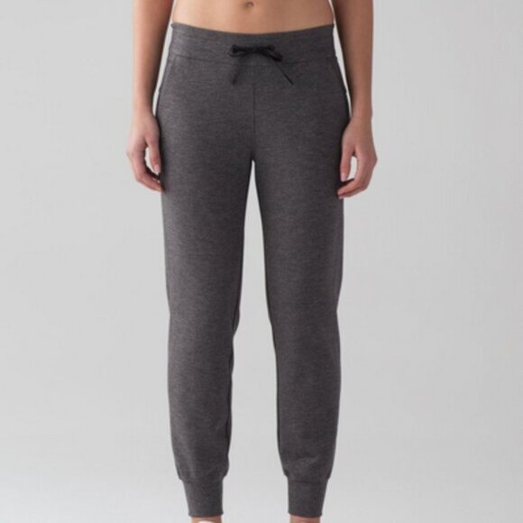 Lululemon On Track Jogger 4 Heathered Black Gym Workout Tapered Leg W5AMIS - Picture 10 of 10